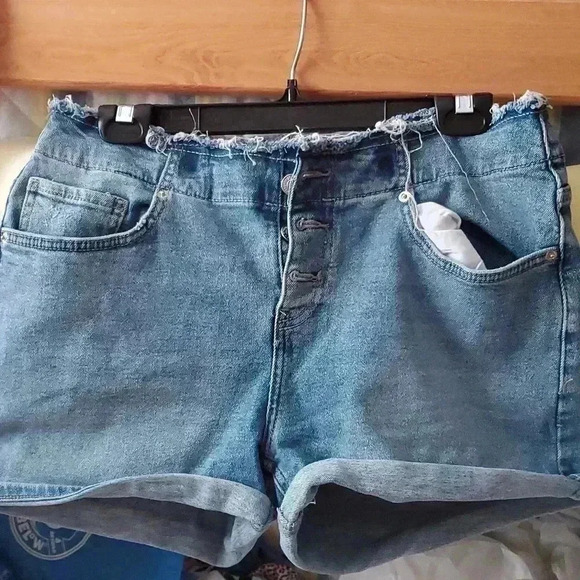 ☆☆☆F21 JEAN SHORTS - Picture 1 of 4